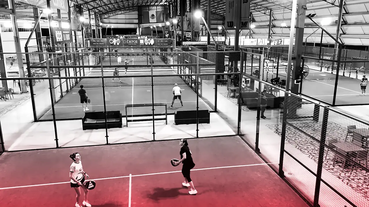 Dos jugadoras en una cancha de ÉPICA