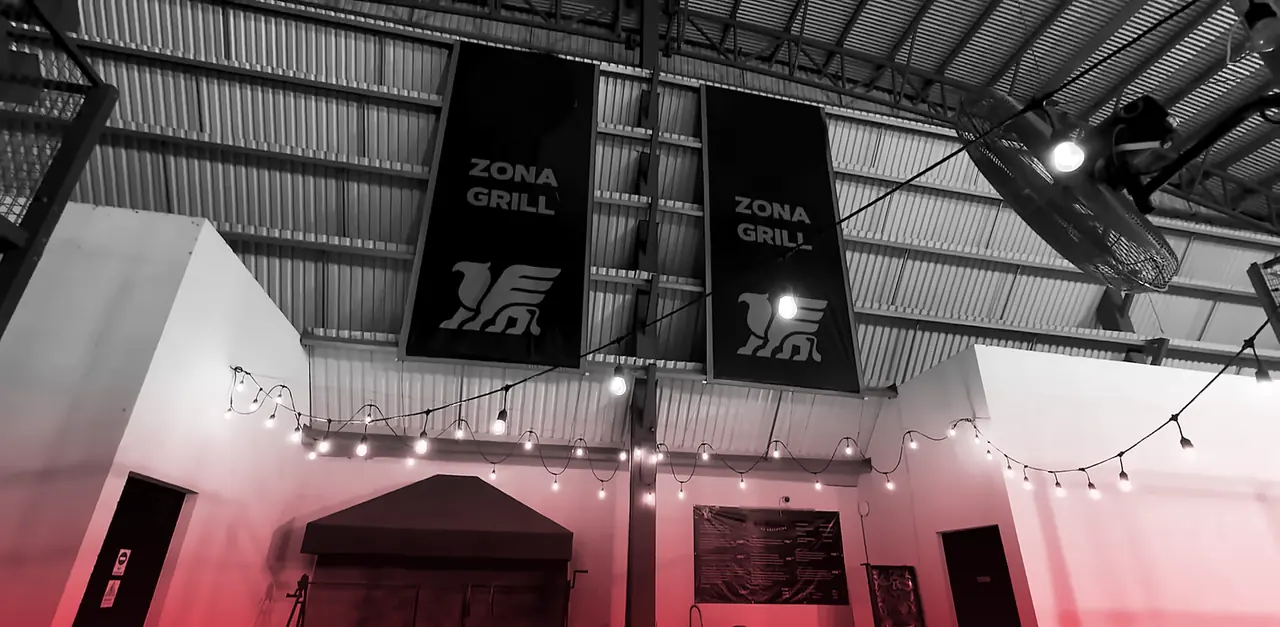 Zona Grill con banderines del grifo de ÉPICA